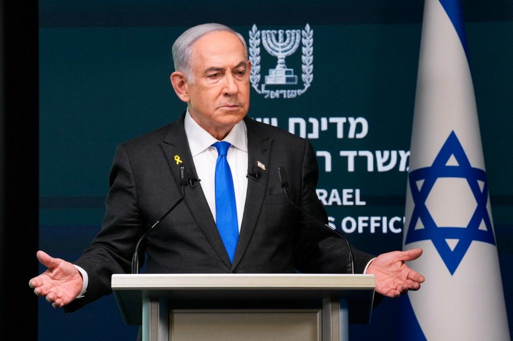 Benjamin Netanjahu kikelt magából a sajtótájékoztatón.
Israeli Prime Minister Benjamin Netanyahu speaks during a news conference in Jerusalem on September 2, 2024. (Photo by Ohad Zwigenberg / POOL / AFP)