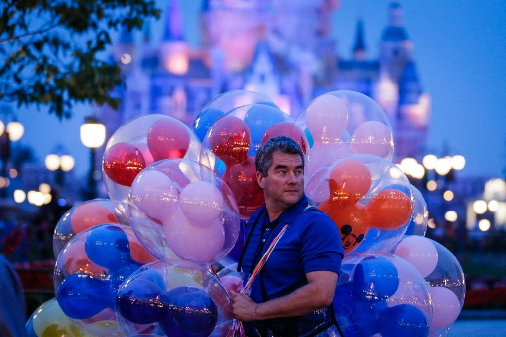 Disney disneyland light up balloons