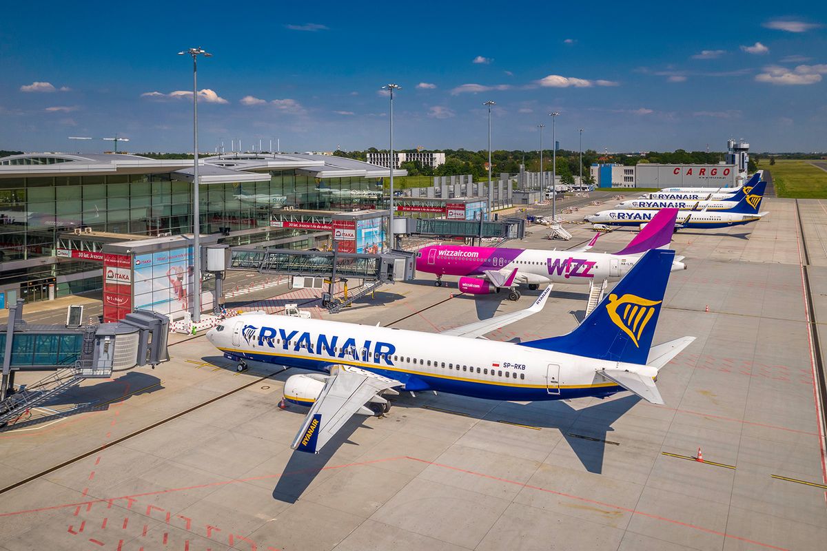 Ryanair, Wizz Air, fapadosok, diszkont légitársaság, Wroclaw,,Poland,-,June,17,,2020:,Ryanair,Boeing,And,Wizzair