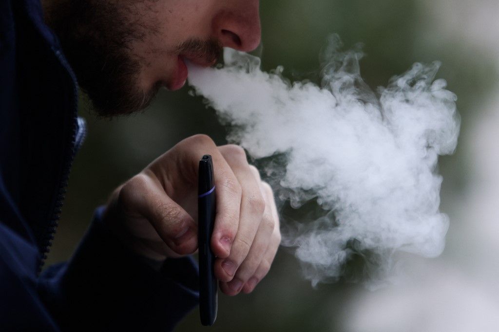 A person smokes an electronic cigarette in Krakow, Poland on April 9, 2022. (Photo by Jakub Porzycki/NurPhoto) (Photo by Jakub Porzycki / NurPhoto / NurPhoto via AFP)