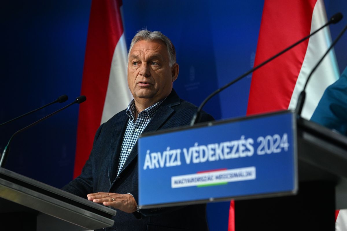 Orbán Viktor miniszterelnök
árvíz, árvízinfó