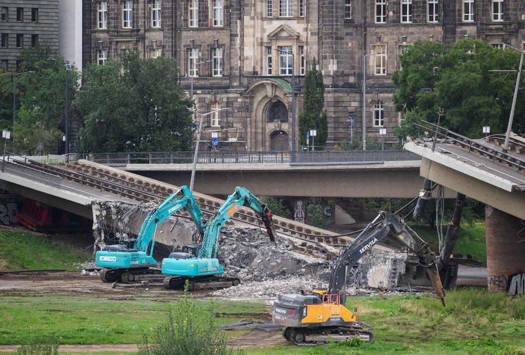 Bridge collapse in Dresden
Carola híd összeomlott
Drezda