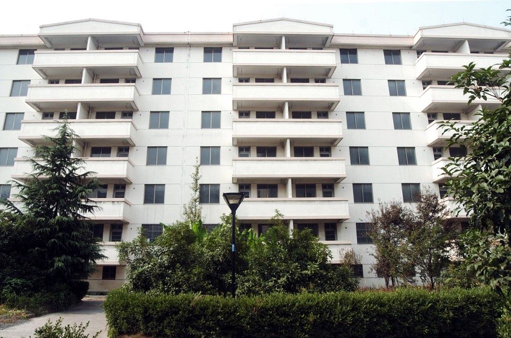 View of a apartment building vacant for years in Hangzhou, east Chinas Zhejiang Province, August 11, 2010.

At least half of the apartments in Shanghai and Beijing are empty, the China Daily reported today, citing an online investigation by volunteers conducted in 100 Chinese cities. About 51 percent of Shanghai apartments, 66 percent of Beijing flats and more than 70 percent of units in Hainan are vacant, according to the survey, based on counting the number of apartments observed to have no lights on at night. It was conducted on more than 1,000 real-estate projects and was organized by news website Sina.com., according to the report. (Photo by Xu yan / Imaginechina / Imaginechina via AFP)