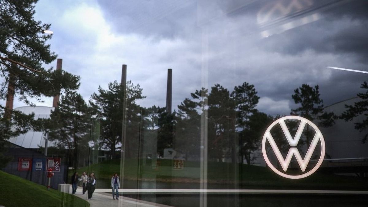 Feszült a helyzet a Volkswagennél, akár gyárakat is bezárhat