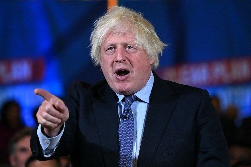 Boris Johnson a Covid idején a járványba majdnem belehalt és majdnem megtámadta Hollandiát.