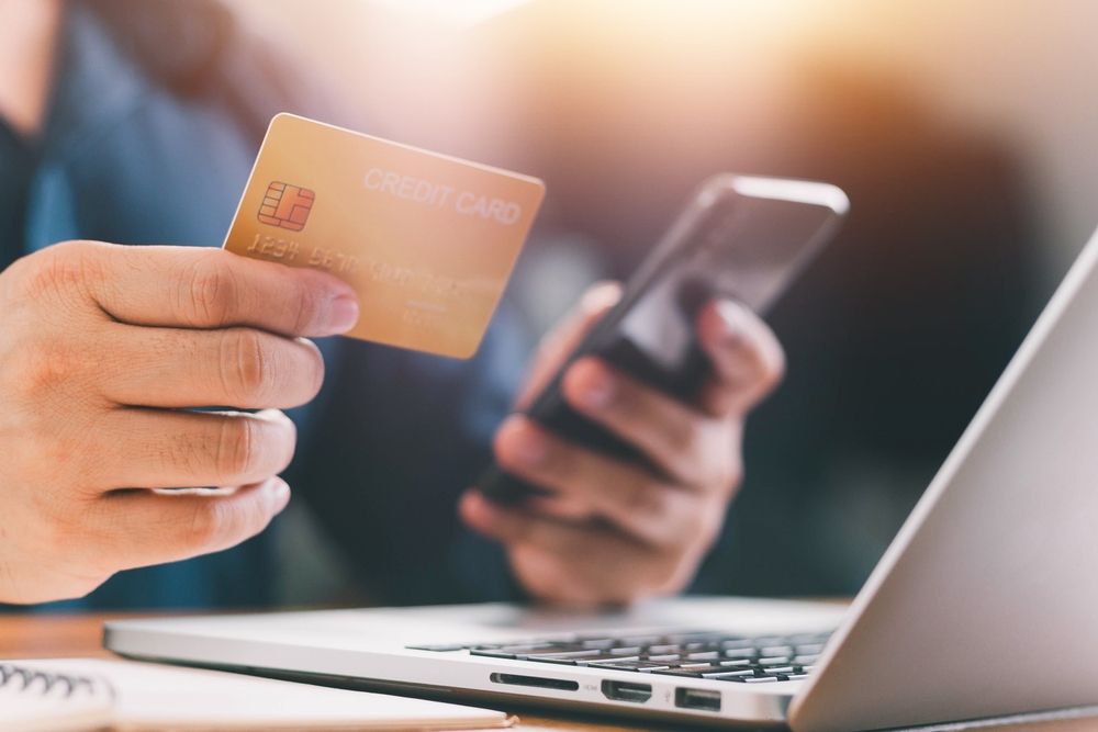 Close,Up,Male,Hands,Holding,Credit,Card,And,Smartphone,,Man