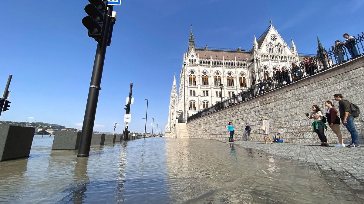 Árvíz: délelőtt tetőzik a Duna Budapestnél 