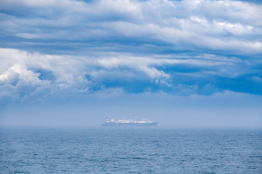 LNG special ship "Neptune" off Sellin
05 May 2024, Mecklenburg-Western Pomerania, Sellin: The special LNG ship "Neptune" is moored off the coast of the island of Rügen. After almost a year and a half, the special ship "Neptune", which was last stationed as a floating liquefied natural gas (LNG) terminal in Lubmin in Western Pomerania, has left the industrial port there and, according to Deutsche Regas, the ship is due to arrive in Mukran in the north-east of Rügen this summer. In Mukran, the "Neptune" will act as a second floating LNG terminal in addition to the "Energos Power", which is already there, and increase the feed-in capacity. Before being stationed in Mukran, the "Neptune" will first anchor off Sellin for a few days in order to be weighted down and prepared for its onward journey with its own engine. She will then be refitted in a European shipyard for her later deployment before she can return to Rügen. Photo: Stefan Sauer/dpa (Photo by STEFAN SAUER / DPA / dpa Picture-Alliance via AFP) földgáz