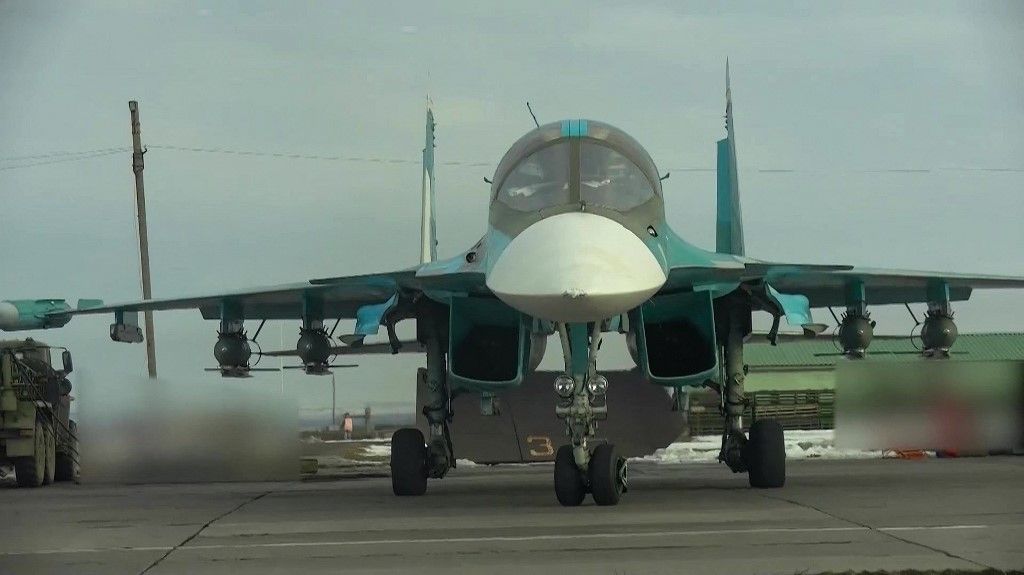 Russian Su-34 Bombers target Ukrainian fortifications and troops in South Donetsk
A Szu-34-es vadászgépeket kapott az orosz légierő.