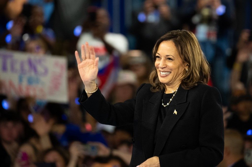 Kamala Harris holds get out the vote rally in Harrisburg, PA