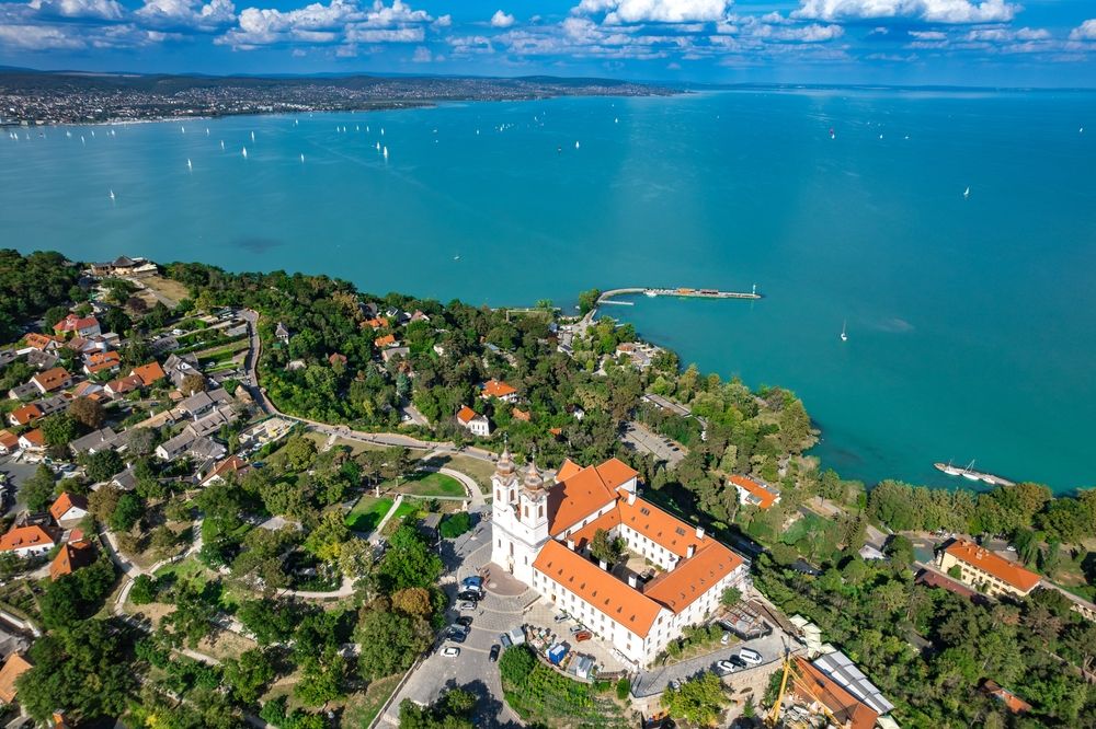 Tihany,,Hungary,-,Aerial,Panoramic,View,Of,The,Famous,Benedictine
Balaton