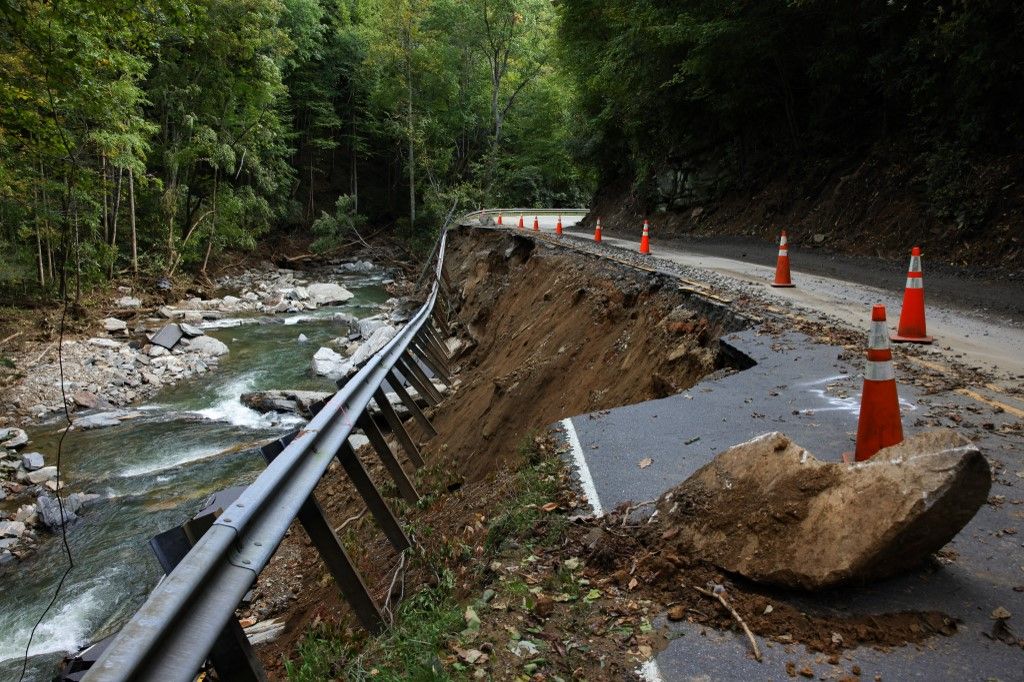 Hurricane Helene Damage In Asheville, North Carolina
Storm damage from Hurricane Helene is seen in Asheville, North Carolina on October 1, 2024. (Photo by Bryan Olin Dozier/NurPhoto) (Photo by Bryan Olin Dozier / NurPhoto / NurPhoto via AFP) Helene hurrikán