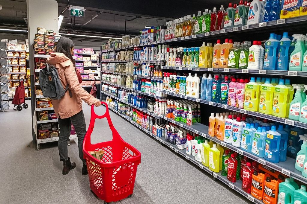 FRA-PARIS-SUPERMARKET