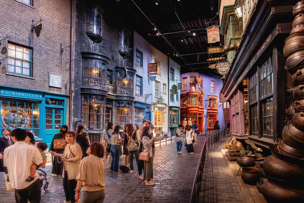 Nerima,,Tokyo,,Japan,-,June,27,,2023:,Diagon,Alley,In
Roxfort