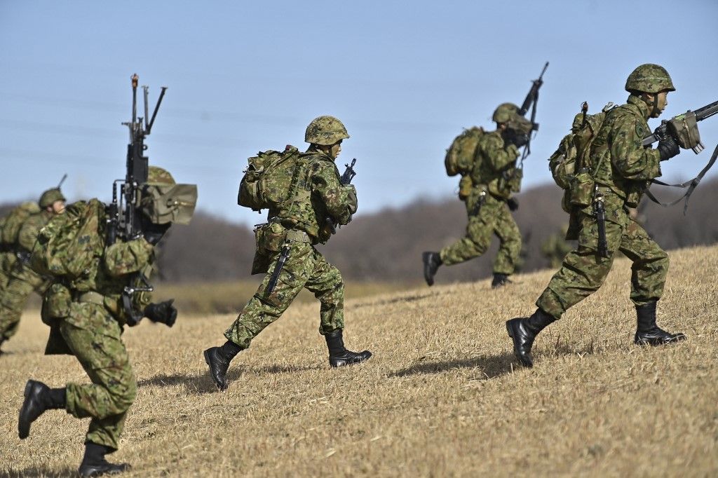 Japanese Airborne Brigade Training with Allies
NARASHINO, JAPAN - JANUARY 7: Japan's Self-Defense Forces 1st Airborne Brigade conduct descent training with allies US, UK, Canada, France, Germany and Philippines on January 7, 2024, at Camp Narashino training area, in Chiba Prefecture near Tokyo, Japan. The aim of the military exercise is to improve peace and stability in the Indo-Pacific region, also quickly to deploy in the air and lands by parachute in the most difficult and important situations in the face of national and/or international crisis such as invasion of the country or in the face of large-scale natural disaster. The 1st Japanese Airborne Brigade is the only parachute unit of the Ground Self-Defense Force which is first focusing on the recapture of remote islands through emergency of deployments airborne and air assault operations. David Mareuil / Anadolu (Photo by david mareuil / 
ANADOLU / Anadolu via AFP)

Japán