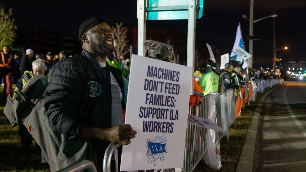 US Dockworker Strike Shutters Eastern And Gulf Coast Ports
Workers picket outside of the APM container terminal at the Port of Newark in Newark, New Jersey, US, on Tuesday, Oct. 1, 2024. Dockworkers have walked out of every major port on the US East and Gulf coasts, marking the beginning of a strike that could ripple through the world’s largest economy and cause political turmoil just weeks before the presidential election. Photographer: Michael Nagle/Bloomberg