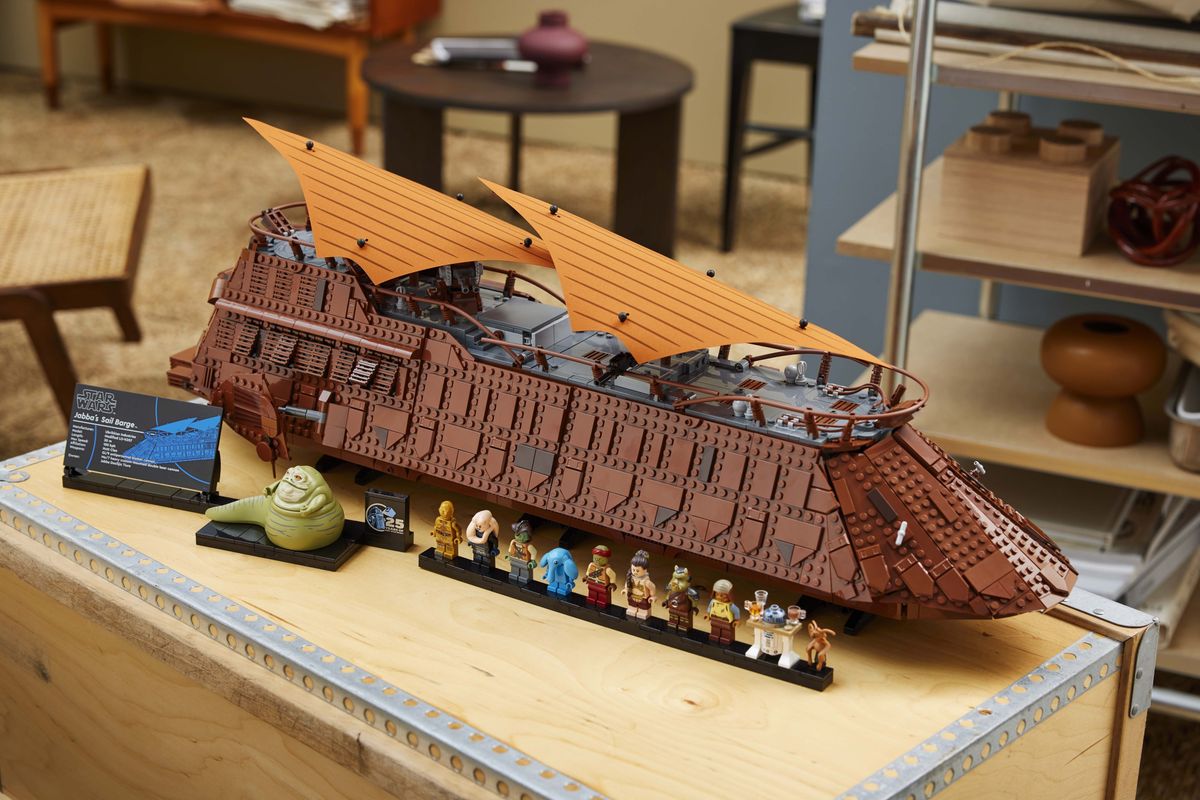 Sarlacc Bricks! LEGO Release Jabba The Hut's Sail Barge Set