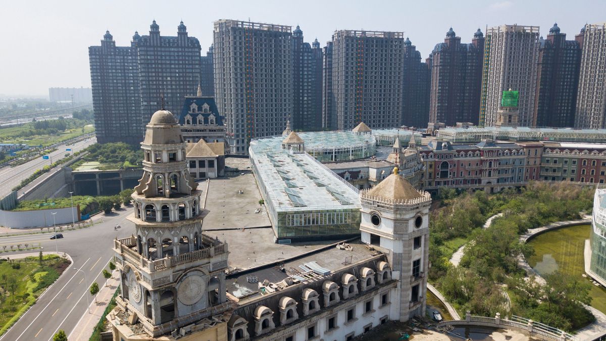 Hebei's abandoned 'Chinese Disney resort' under construction again kínai ingatlanválság