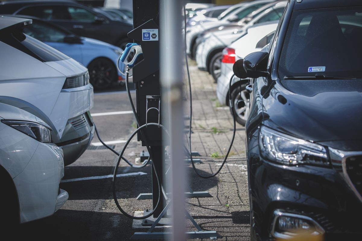 20240523 Budapest 
Duna Autó - Autóváros - autókereskedés
elektromos autó töltés
e-tölt?  tölt?állomás 
e-autó 

Fotó: Vémi Zoltán  VZ 
Világgazdaság  VG