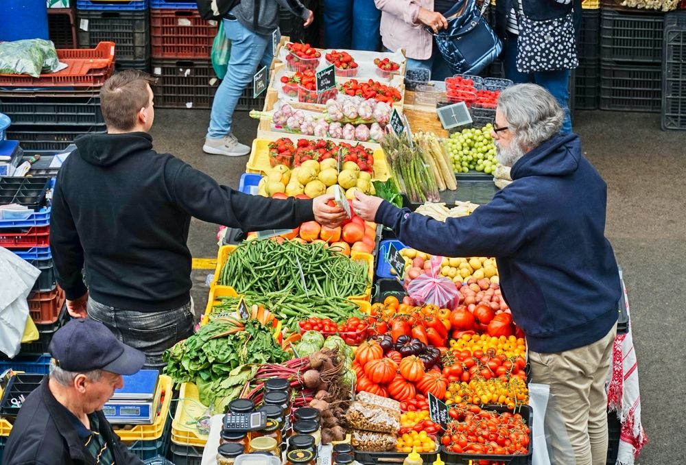 Budapest,,Hungary,-,Apr,6,,2024:,Man,Paying,With,Credit