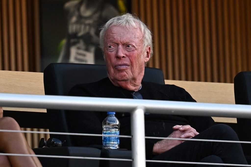 Phil Knight nike
