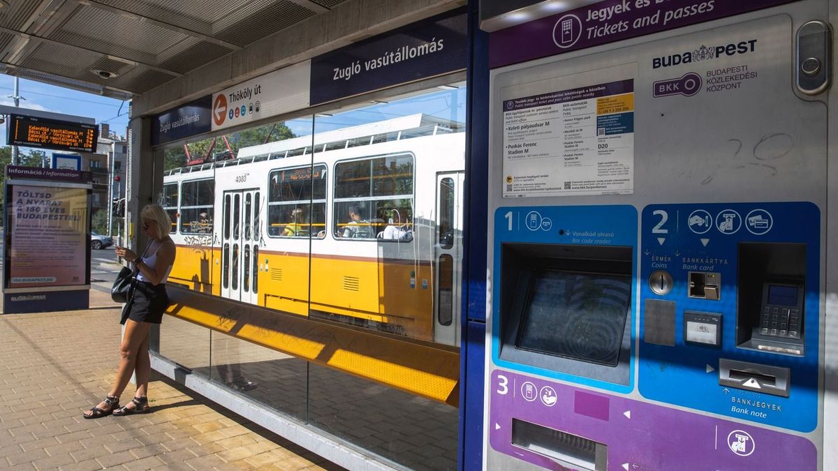 20230731 Budapest BKK jegy és bérlet automata Fotó: Mirkó István MI  Magyar Nemzet