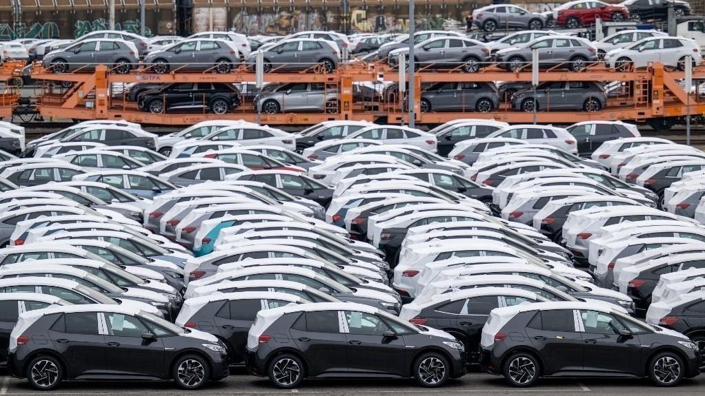 Commissioner for Eastern Europe Carsten Schneider visits VW plant in Zwickau23 February 2023, Saxony, Zwickau: Finished, fully electric vehicles from the Volkswagen plant in Zwickau stand in a parking lot at the factory. The Federal Government Commissioner for Eastern Germany visited the plant on Thursday (Feb. 23, 2023). In addition to VW vehicles, cars from the group's Audi and Seat brands also come off the production line at the plant. The vehicles are based on the Modular Electric Toolkit. Volkswagen has converted the site, which employs around 9,000 people, into a purely electric vehicle factory at a cost of 1.2 billion euros and has now completed the transformation to an e-site. Photo: Hendrik Schmidt/dpa (Photo by HENDRIK SCHMIDT / DPA / dpa Picture-Alliance via AFP)