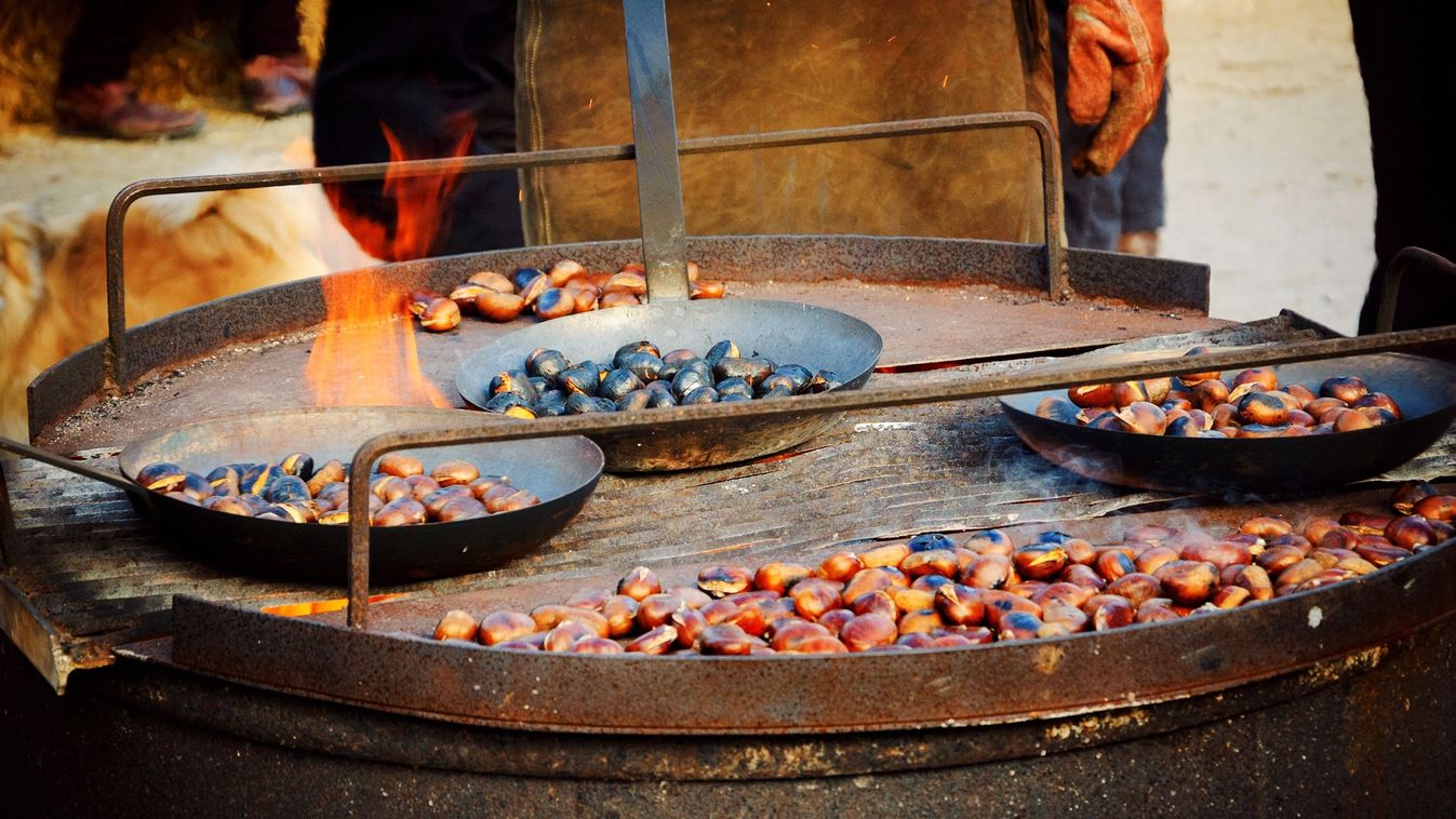 Chestnuts,Roasted,In,Old,Iron,Pans,Over,The,Fire,At