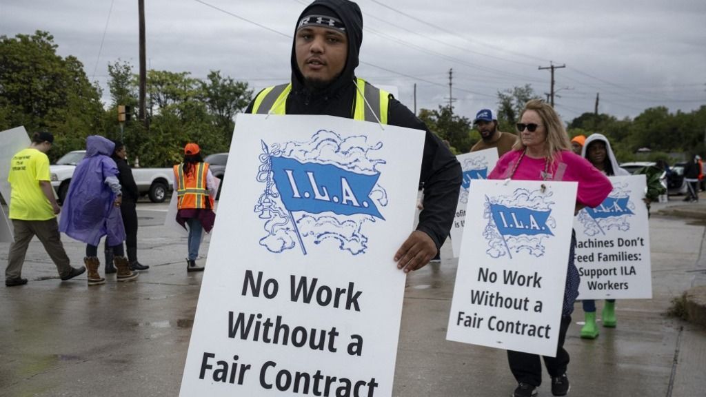 Dockworkers working in the eastern and southern ports of the USA go on strike after 47 years kikötői sztrájk