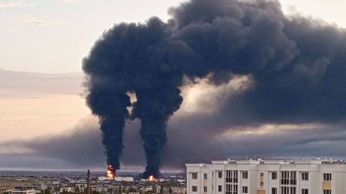 Ukrajna lebombázta a legnagyobb orosz olajraktárat a Krímen – videó