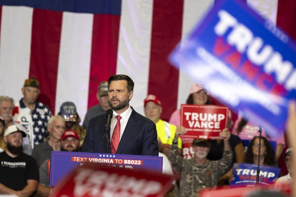 US Vice Presidential nominee JD Vance holds campaign rally in Radford, Virginia elnökválasztás