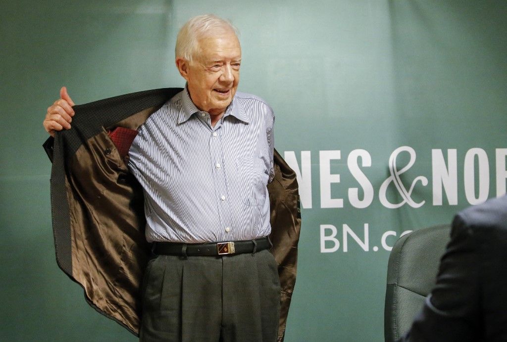 Former US President Jimmy Carter arrives to sign his new Book "A Full Life: Reflections at Ninety" at Barnes & Noble on 5th avenue in New York on July 7, 2015. PHOTO/ KENA BETANCUR (Photo by KENA BETANCUR / AFP)