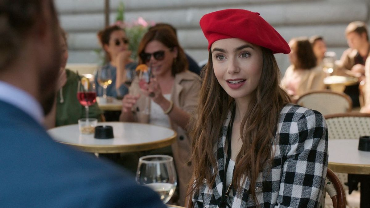 A turizmus a tét: népszerű Netflix-sorozaton veszett össze Párizs és Róma