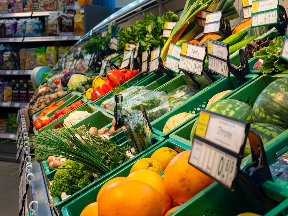 Berlin,,Germany,-,12.,August,2022:,Fresh,Vegetables,And,Fruits németek