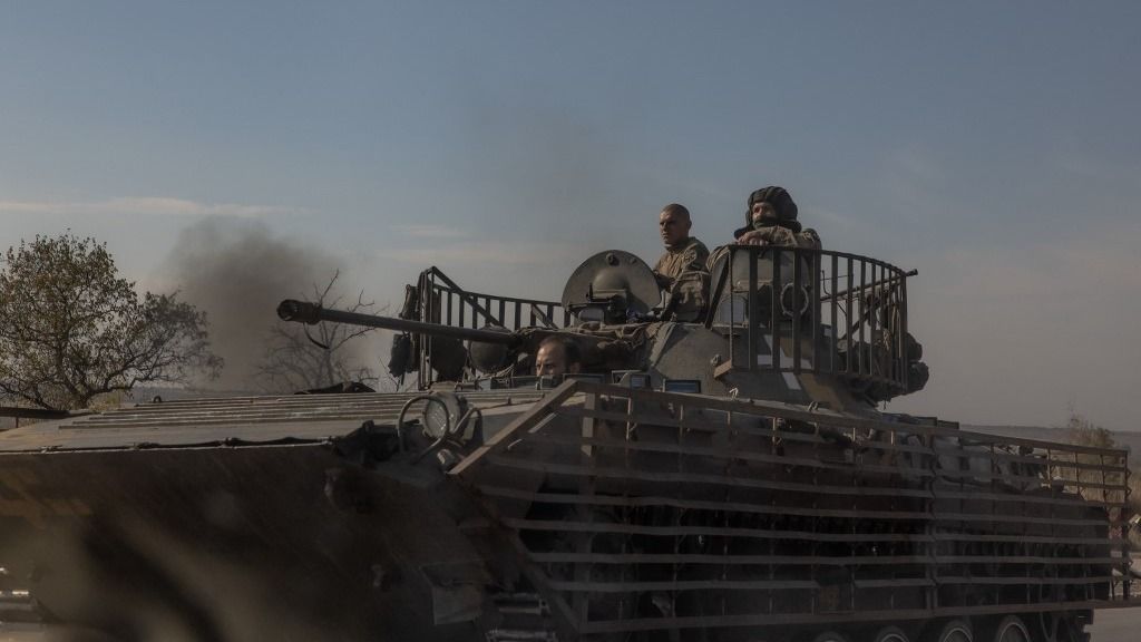 Ukrainian servicemen ride a tank on a road in the Donetsk region, on October 12, 2024, amid the Russian invasion on Ukraine. (Photo by Roman PILIPEY / AFP) zelenszkij