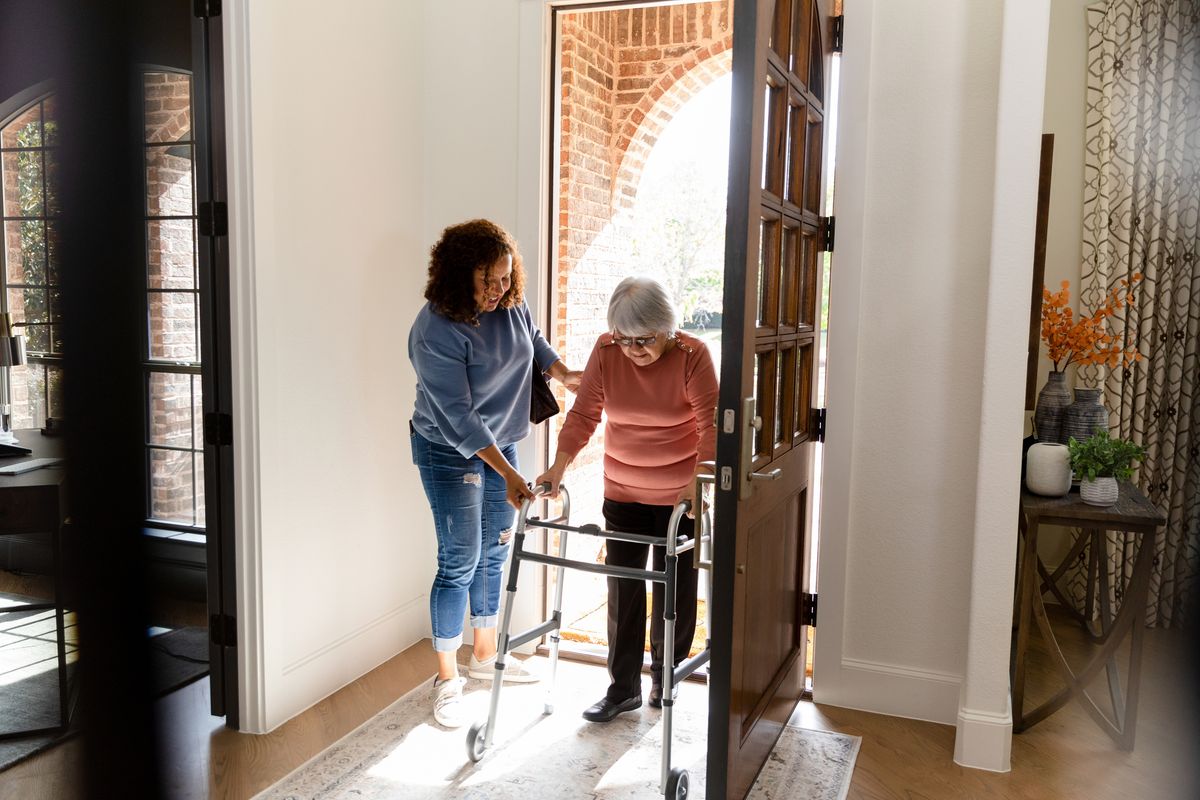 Mid adult woman helps her senior adult friend
The mid adult woman helps her senior adult friend carefully enter her home. államadósság
