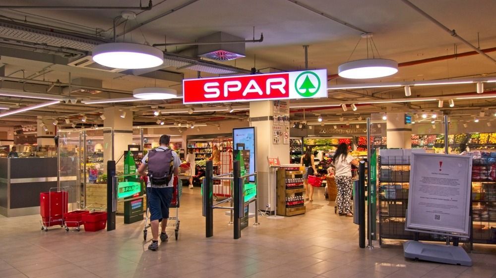 Budapest,,Hungary,-,July,15,,2024:,Spar,Supermarket,And,Logo cöf