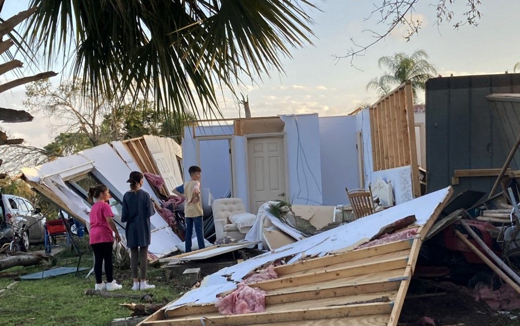 Hurricane Milton death toll rises to 17 as Florida grapples with power outages, tornado damage
FORT PIERCE, FLORIDA, UNITED STATES - OCTOBER 12: People look at a mobile home destroyed by a tornado associated with Hurricane Milton on October 12, 2024 in the Lakewood Park community of Fort Pierce, Florida. The owner of the residence was home when the tornado hit and is hospitalized. Paul Hennesy / Anadolu (Photo by Paul Hennesy / ANADOLU / Anadolu via AFP) Milton hurrikán