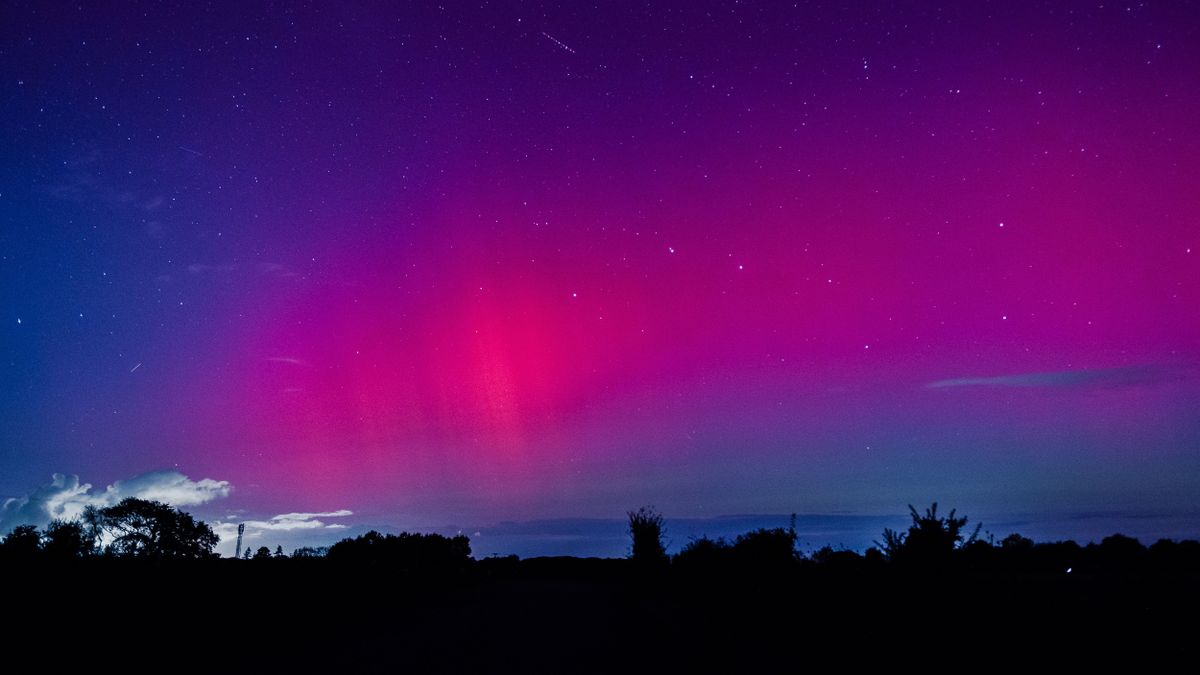 FRANCE-NORTHERN-LIGHTS-COUNTRYSIDE geomágneses vihar