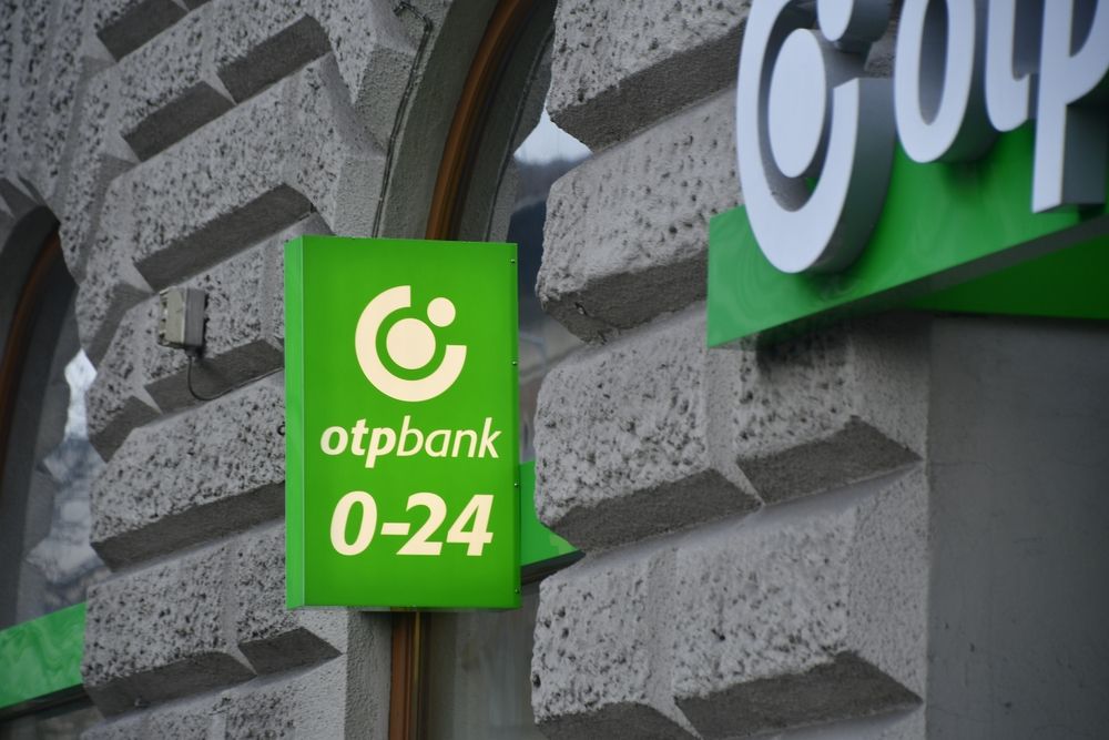 OTP, célár, bankrészvény, Autonomous Research, Budapest,March,08,,2023,Otp,Bank,Logo,Outside,Of,A