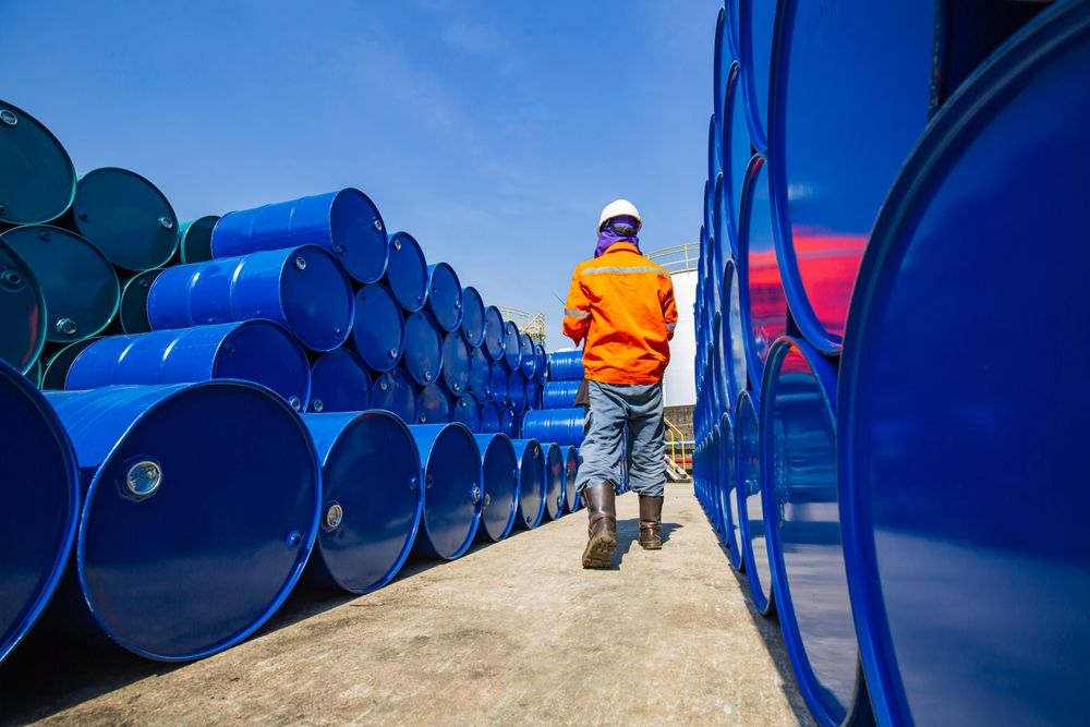 Male,Worker,Inspection,Record,Drum,Oil,Stock,Barrels,Blue,Horizontal olajár