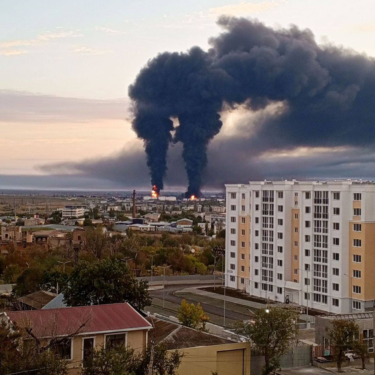 Ukrajna lebombázta a legnagyobb orosz olajraktárat a Krímen