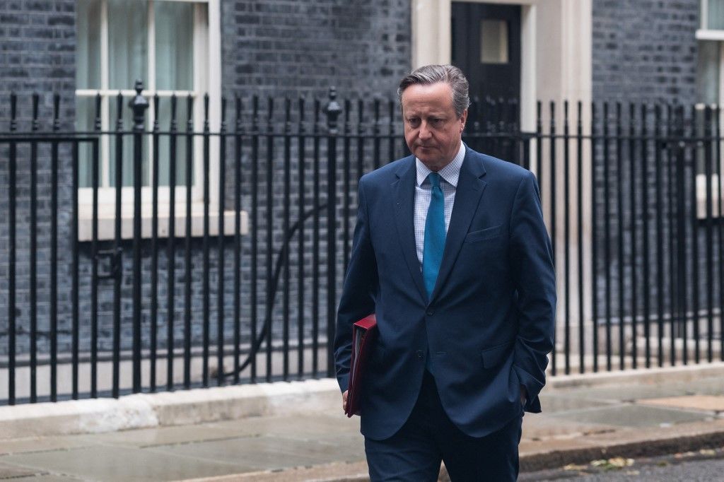 Cabinet Meeting in Downing Street
LONDON, UNITED KINGDOM - MAY 14: Secretary of State for Foreign, Commonwealth and Development Affairs Lord Cameron leaves 10 Downing Street after attending the weekly Cabinet meeting in London, United Kingdom on May 14, 2024. Wiktor Szymanowicz / Anadolu (Photo by Wiktor Szymanowicz / ANADOLU / Anadolu via AFP) szankciók