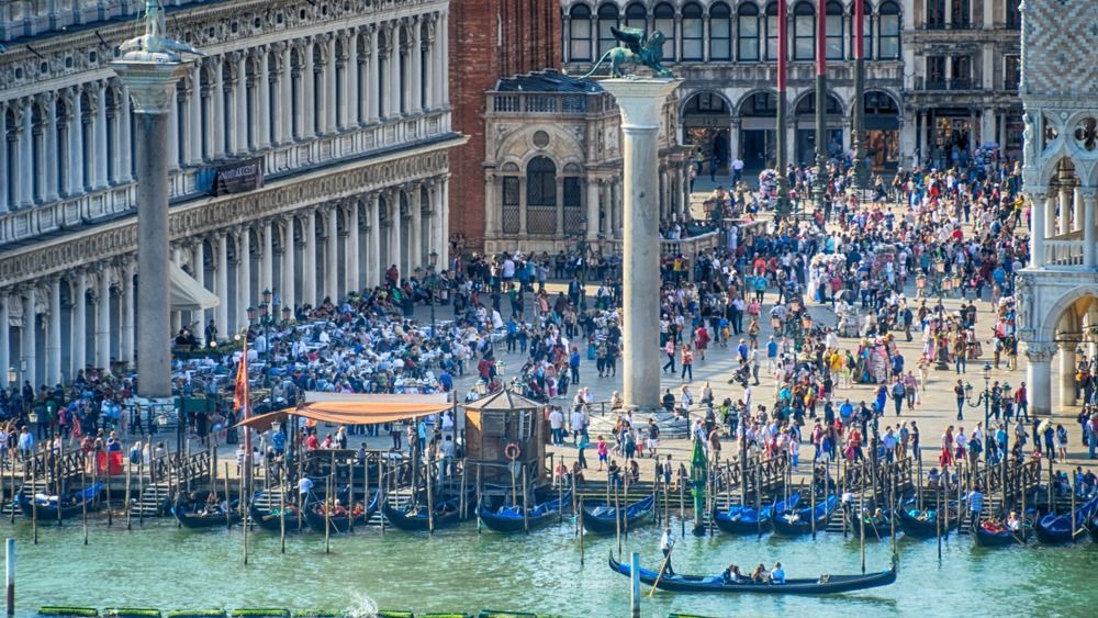 Venice,,Italy,,May,22,,2017,Many,Tourists,From,All,Over