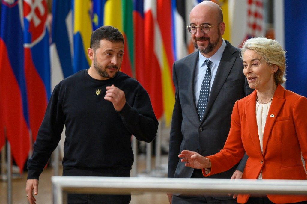 European Council Meets In Brussels
Ukraine's president Volodymyr Zelensky (L), European Council President Charles (C), and European Commission President Ursula von der Leyen (R) stand prior to the family photo. EU leaders discuss economy and competitiveness issues, Ukraine victory plan, the Middle East, and Lebanon in Brussels, Belgium, on October 17, 2024. (Photo by Jonathan Raa/NurPhoto) (Photo by Jonathan Raa / NurPhoto / NurPhoto via AFP)