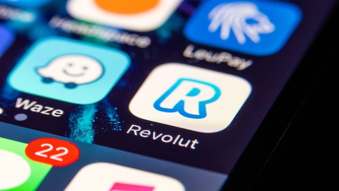 Vilnius,,Lithuania,-,November,19,,2017:,Revolut,App,Logo.,Revolut