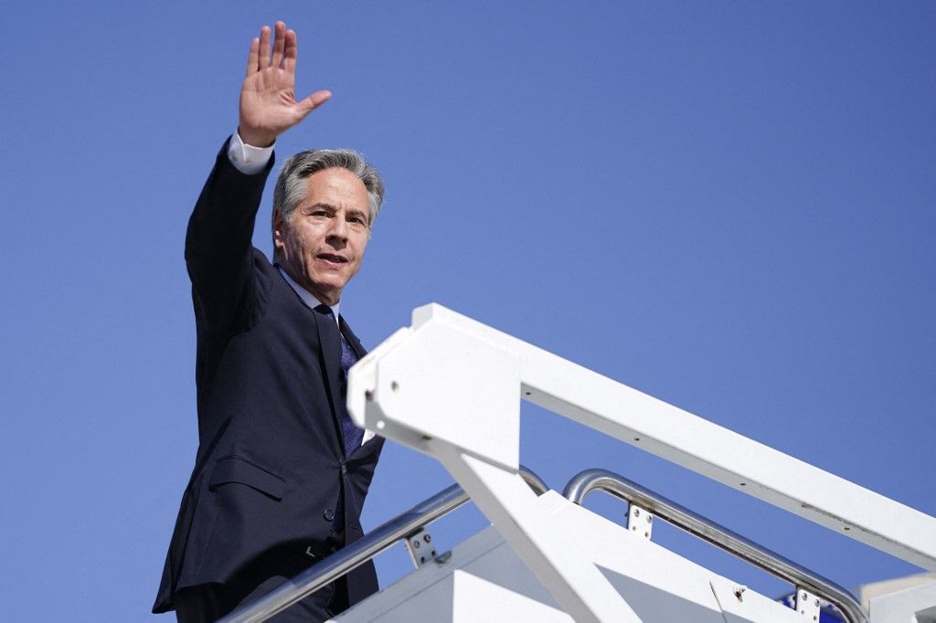 US Secretary of State Antony Blinken visits Israel, Arab countries in new Gaza ceasefire push
US Secretary of State Antony Blinken boards a plane as he departs Joint Base Andrews, Maryland, on October 21, 2024, en route to the Middle East. (Photo by Nathan Howard / POOL / AFP) izrael