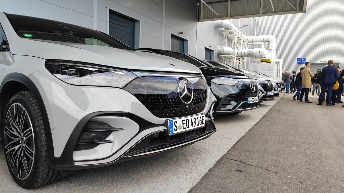 autópiac 
Mercedes-Benz
autó
akkumulátor
gyár