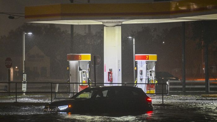 Hurricane Milton Barrels Into Florida