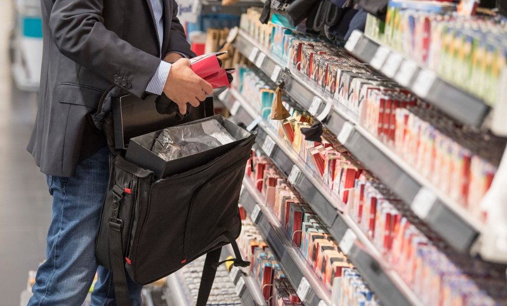 Shoplifting is a trade problem, Angliában tetőznek a bolti bűncselekmények – húsz éve nem történt annyi lopás, mint idén